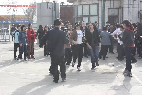 港基集團舉辦2013團隊年慶三八趣味運動(dòng)會(huì )